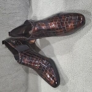 Brighton trill leather embossed croc with silver heel details